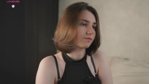 Snapshot of approche_toi_petite chatting on May 2026 02:01:02 PM Meghan online show from May 2026 02:01:02 PM