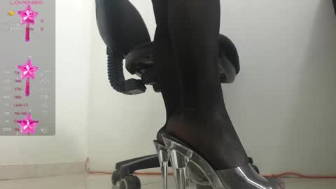 Snapshot of aprhillove chatting on December 2024 04:34:01 AM Aprhillove online show from December 2024 04:34:01 AM