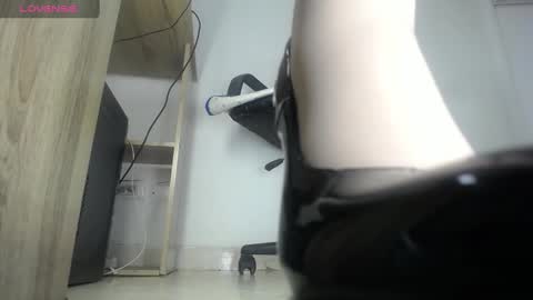 Snapshot of aprhillove chatting on January 2025 10:27:01 AM Aprhillove online show from January 2025 10:27:01 AM