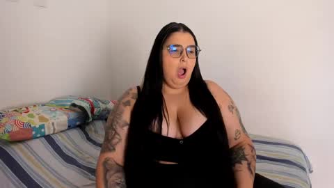 Snapshot of apriilpeach_ chatting on February 2025 04:48:02 PM Maria online show from February 2025 04:48:02 PM