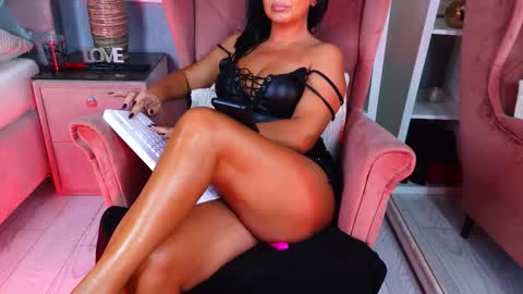 Snapshot of aqueenmonica chatting on September 2025 06:41:02 PM AQueenMonica online show from September 2025 06:41:02 PM