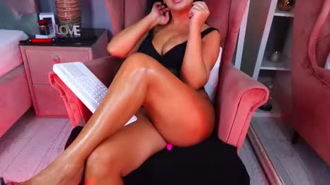 Snapshot of aqueenmonica chatting on October 2025 05:02:02 PM AQueenMonica online show from October 2025 05:02:02 PM