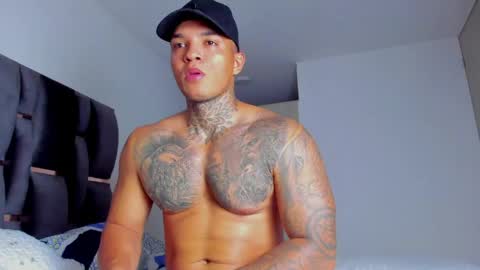 Snapshot of aquiles_elpapi chatting on June 2026 07:17:02 PM AquilesElpapi online show from June 2026 07:17:02 PM