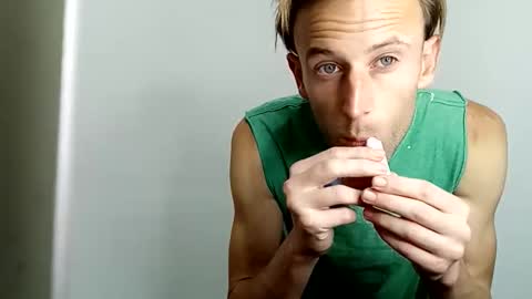 Snapshot of aquilesmade chatting on October 2025 01:29:01 AM Aquilesmade online show from October 2025 01:29:01 AM