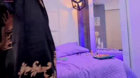 Snapshot of aranza_jones chatting on April 2026 01:45:02 PM Aranza online show from April 2026 01:45:02 PM