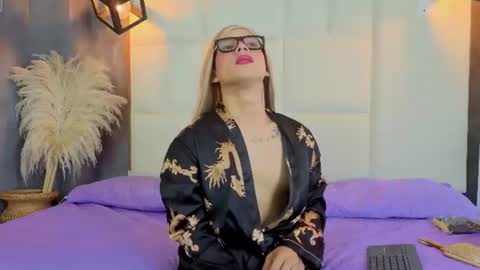 Snapshot of aranza_jones chatting on June 2026 12:37:01 PM Aranza online show from June 2026 12:37:01 PM