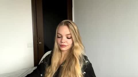 Amelia online show from November 2025 06:03:02 AM