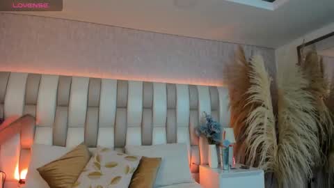 ari_lynn_ online show from December 2025 03:12:02 AM