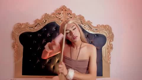 Ari  online show from December 2025 05:59:01 AM