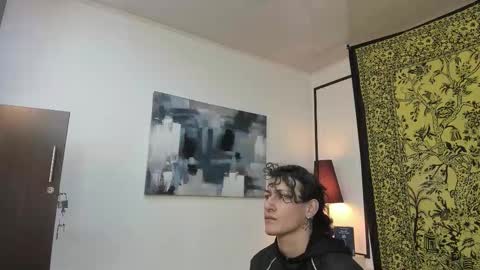 aria y orien  online show from October 2025 10:59:02 AM