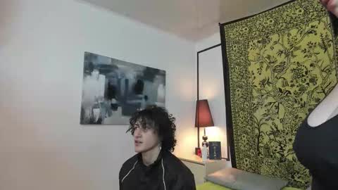 aria y orien  online show from October 2025 11:11:01 AM