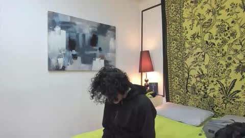 aria y orien  online show from October 2025 11:03:01 AM