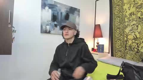 aria y orien  online show from October 2025 11:11:02 AM