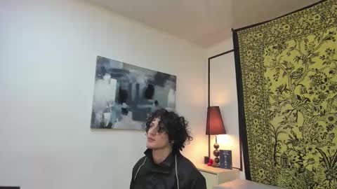 aria y orien  online show from November 2025 10:59:02 AM