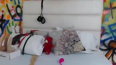 Snapshot of aria_martiin chatting on February 2025 12:01:02 PM aria online show from February 2025 12:01:02 PM