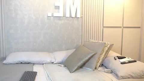 Ariaa online show from October 2025 01:56:01 PM