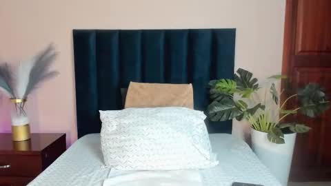 AriadnaHolt online show from December 2025 11:25:02 AM