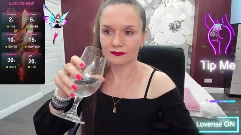 Snapshot of ariagrays chatting on September 2025 08:35:01 AM AriaGray online show from September 2025 08:35:01 AM