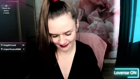 Snapshot of ariagrays chatting on November 2025 09:33:01 AM AriaGray online show from November 2025 09:33:01 AM