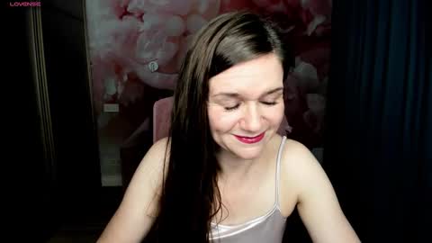 Snapshot of ariagrays chatting on November 2025 03:05:01 AM AriaGray online show from November 2025 03:05:01 AM