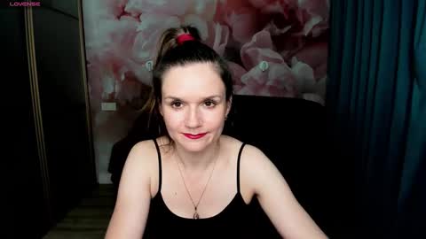 Snapshot of ariagrays chatting on November 2025 02:11:01 AM AriaGray online show from November 2025 02:11:01 AM