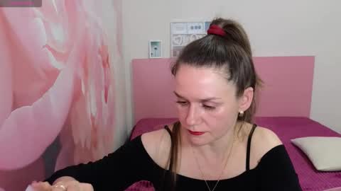 Snapshot of ariagrays chatting on November 2025 02:42:02 PM AriaGray online show from November 2025 02:42:02 PM