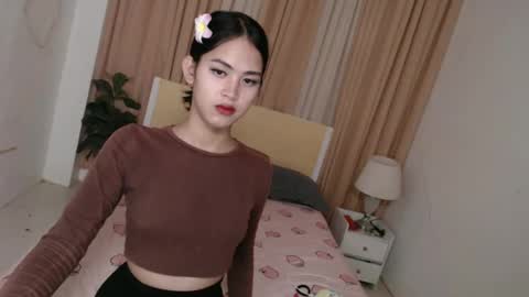 Snapshot of ariahooper chatting on January 2025 11:11:01 AM Christine JorgensenChristmas wish breasts implants online show from January 2025 11:11:01 AM