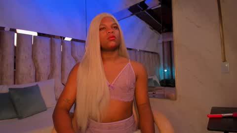 Snapshot of ariana_grande233 chatting on February 2026 11:37:01 AM ariana_grande233 online show from February 2026 11:37:01 AM