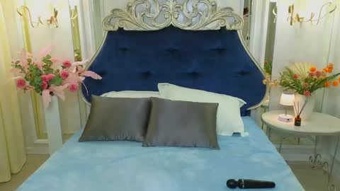 Snapshot of ariana_petite chatting on May 2026 01:56:01 AM Ariana online show from May 2026 01:56:01 AM