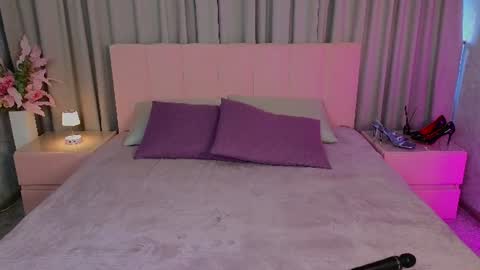 Snapshot of ariana_petite chatting on July 2026 11:21:02 PM Ariana online show from July 2026 11:21:02 PM