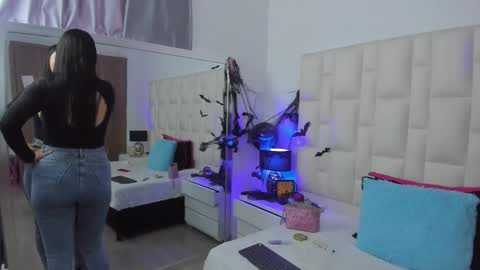  ariana  online show from October 2025 05:02:02 PM