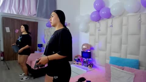  ariana  online show from November 2025 04:52:01 PM