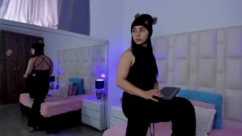  ariana  online show from November 2025 05:38:01 PM