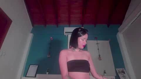 ariana_whitee online show from November 2025 03:28:01 AM