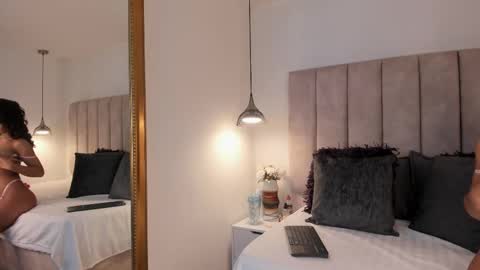 Ariana  online show from November 2025 08:14:01 PM