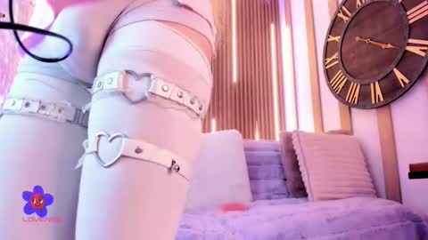 Ari  online show from November 2025 09:04:02 PM