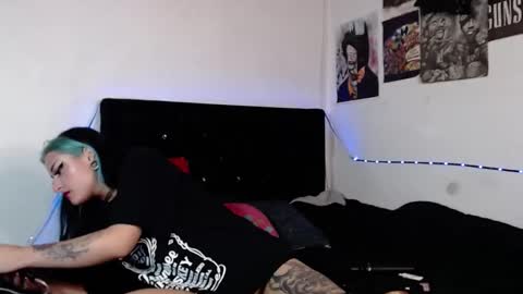 Snapshot of arianauwu666 chatting on January 2025 03:58:01 AM help me 100 hands up my OF is Free  online show from January 2025 03:58:01 AM