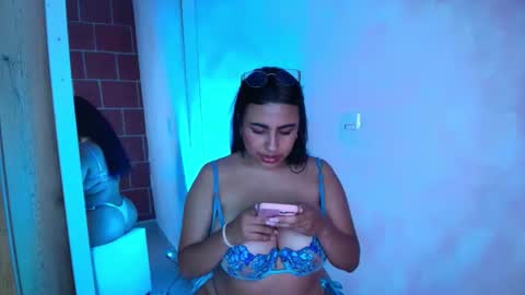 Snapshot of arianna_sampio chatting on April 2026 01:29:01 AM Ar online show from April 2026 01:29:01 AM