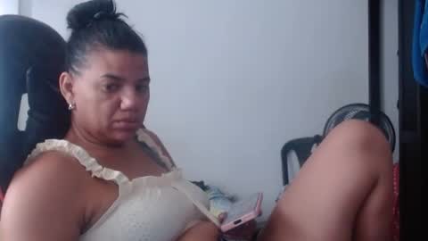 Snapshot of ariannaloovel chatting on June 2026 04:27:01 PM ariannaloovel online show from June 2026 04:27:01 PM