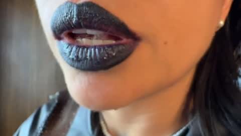 ariannasmyth online show from April 2026 05:52:02 PM