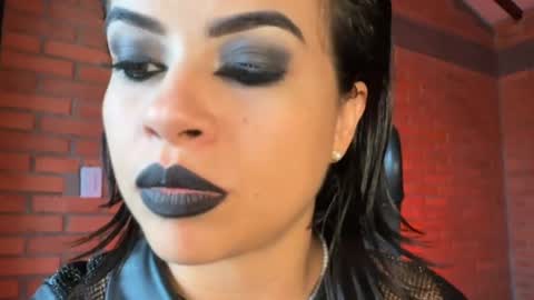 ariannasmyth online show from April 2026 09:30:02 PM