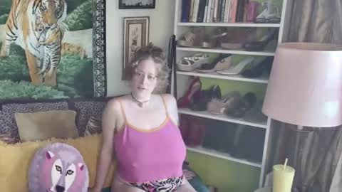 Arielle Ari online show from November 2025 07:35:01 PM