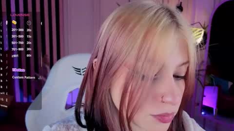 Snapshot of arielabradberry chatting on September 2025 12:27:02 PM Ariel online show from September 2025 12:27:02 PM