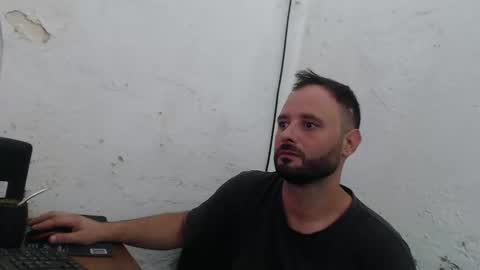 Snapshot of arield85 chatting on February 2025 07:04:02 PM Ariel online show from February 2025 07:04:02 PM