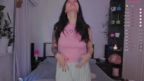 Snapshot of ariellaallure chatting on November 2025 01:54:02 PM Ariella online show from November 2025 01:54:02 PM