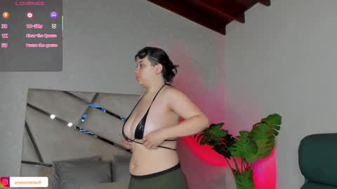 Snapshot of arisantana chatting on September 2025 11:01:01 AM Aria online show from September 2025 11:01:01 AM