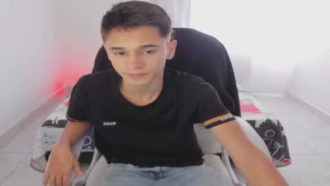 Snapshot of aron_boyy chatting on September 2025 07:59:02 PM Aaron online show from September 2025 07:59:02 PM