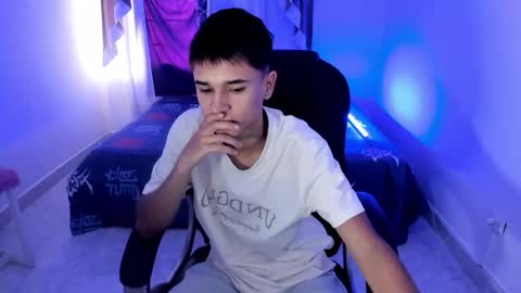 Snapshot of aron_boyy chatting on October 2025 07:55:01 PM Aaron online show from October 2025 07:55:01 PM