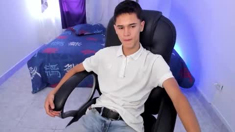 Snapshot of aron_boyy chatting on October 2025 07:55:01 PM Aaron online show from October 2025 07:55:01 PM