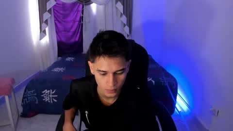 Snapshot of aron_boyy chatting on October 2025 08:08:01 PM Aaron online show from October 2025 08:08:01 PM